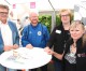 Sanitätshaus Köppchen öffnet Tür und zeigt die inklusive Idee