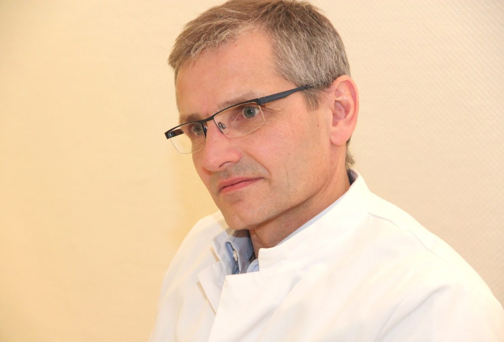 Prof. Dr. Sasche Flohé ist Chefarzt der Unfall- und Handchirurgie im Klinikum. Er betont den sorgsamen Umgang mit der humanen "Ressource" Blut / Fotos (2): B. Glumm